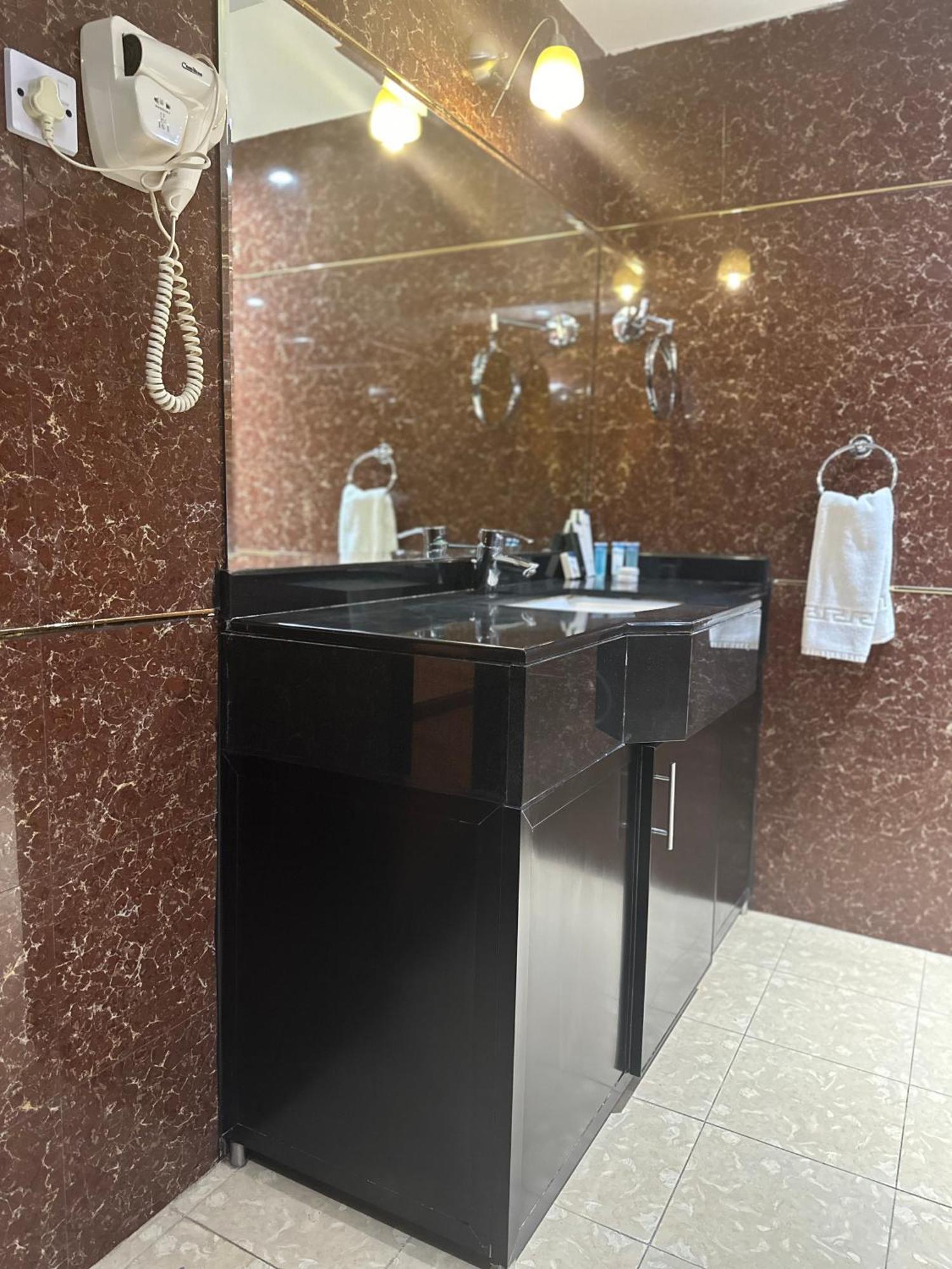Caesar Hotel Maskat Zewnętrze zdjęcie